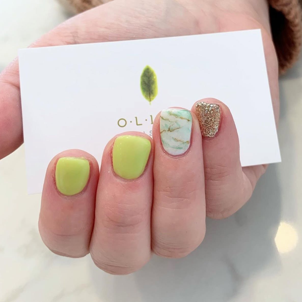 Nail art, yellow gel with marble and gold glitter accent, Queen Nails Bar Woodbridge ON